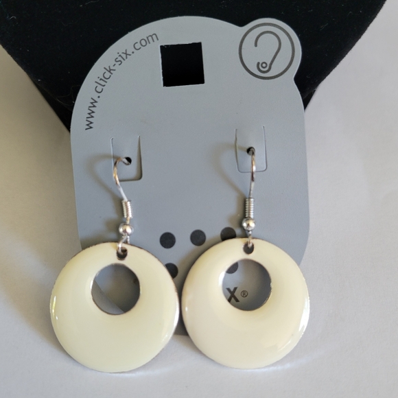🌟NEW 60's Elegant Cream Hoop Earrings Silver Dangles - Picture 1 of 4
